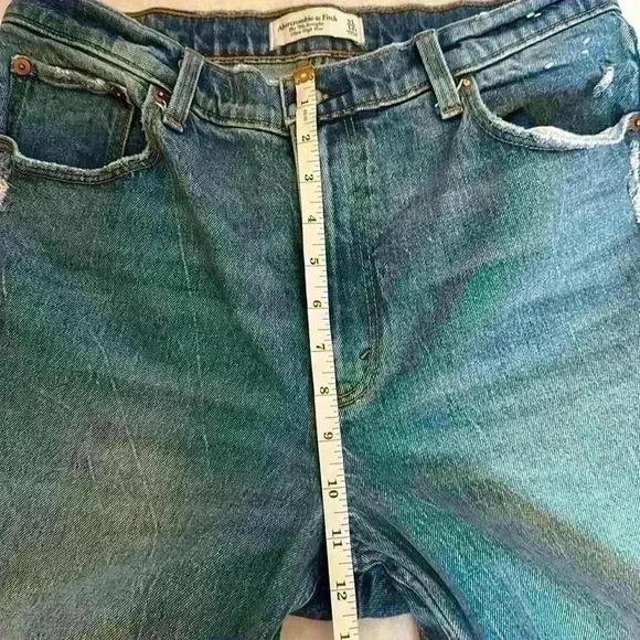 Abercrombie & Fitch The 90s Straight Ultra Rise Women’s Size 12 Short - Picture 7 of 13